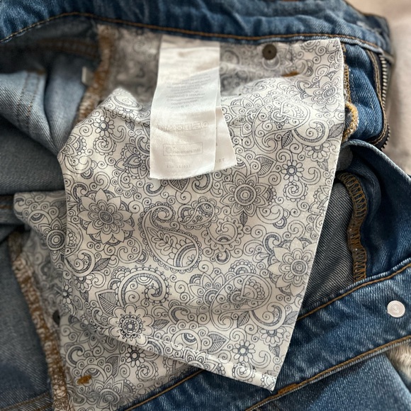 Ei8ht Dreams Size 25 Embroidered Distressed
Denim. - Picture 5 of 10